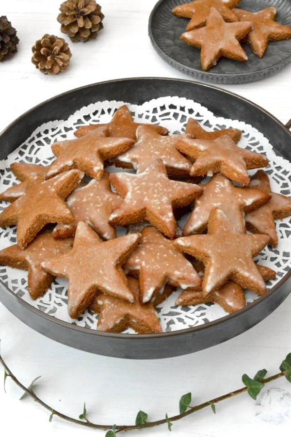 German spice cookies (Lebkuchen)