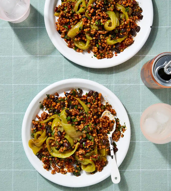 Giant couscous with black beans and green peppers