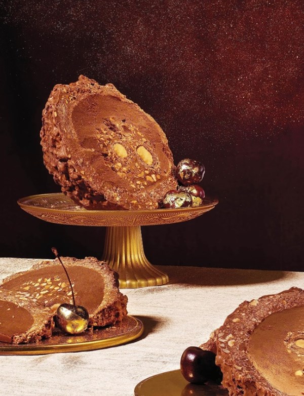 Giant hazelnut Nutella ball