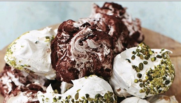 Giant meringues
