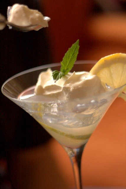 Gin & tonic jellies with a lemon cream