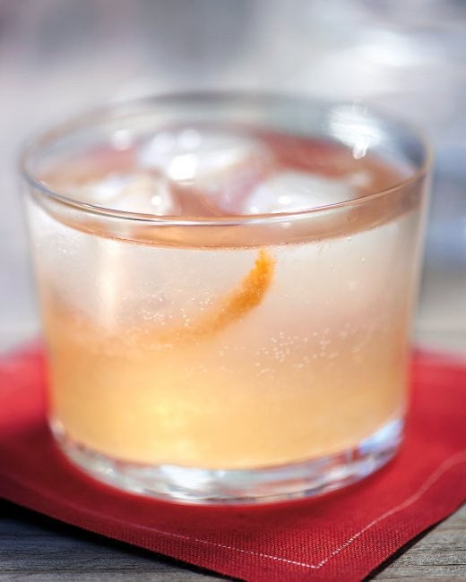 Gin-and-grapefruit fizz