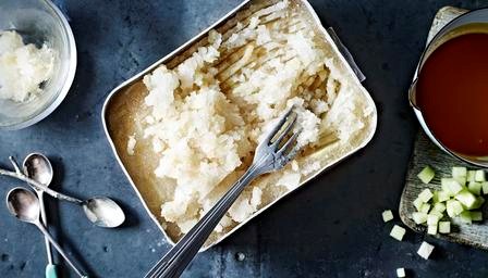 Gin and tonic granita with apple caramel
