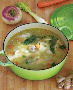 Ginger + turmeric chicken soup (Sup-e morgh-o zanjebil)