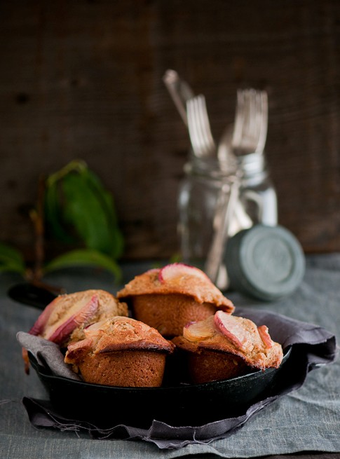 Ginger & white peach muffins 