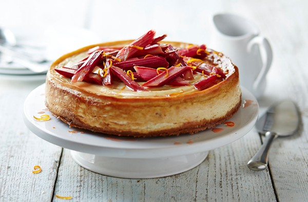 Ginger and rhubarb baked cheesecake 