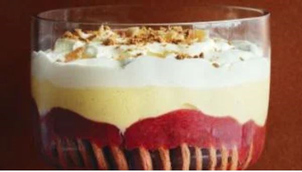 Ginger and rhubarb trifle