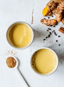 Ginger and turmeric latte