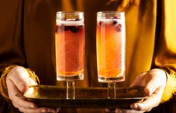Ginger-cranberry kombucha mimosa