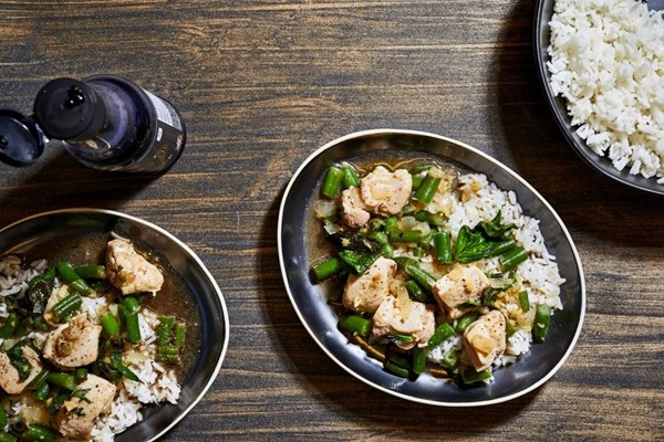Ginger-garlic chicken with green beans