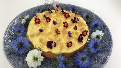 Ginger, lemon and turmeric cake