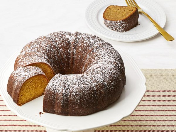 Ginger-molasses bundt cake 