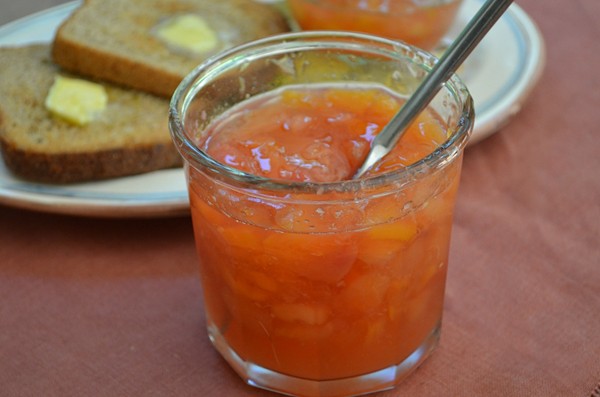 Ginger-peach refrigerator jam