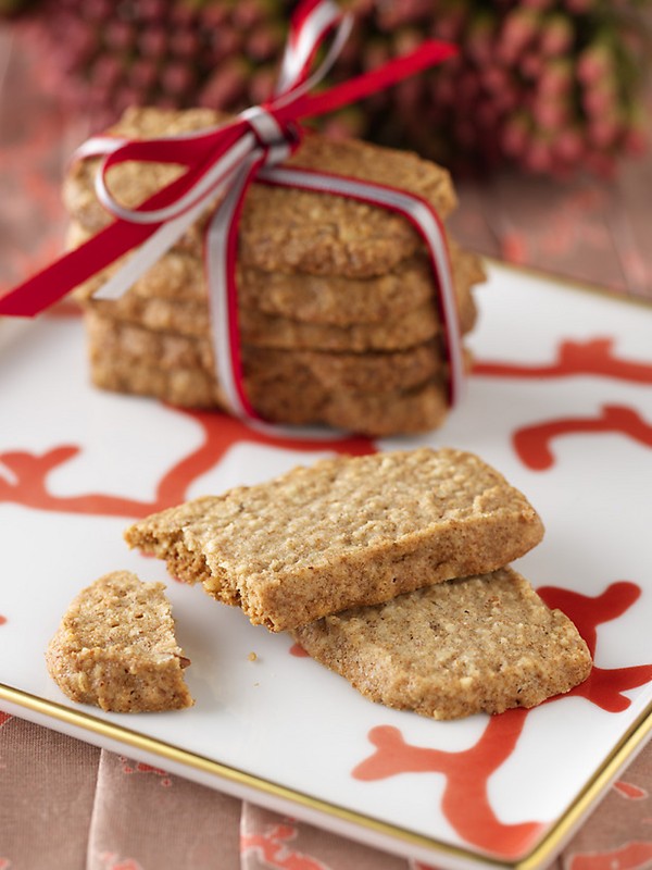 Ginger pecan oatmeal crisps