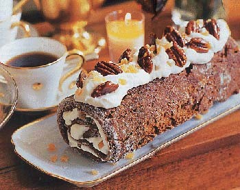 Ginger-pecan roulade with honey-glazed pecans