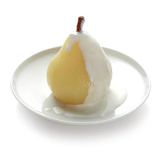 Ginger-poached pears with yogurt sauce