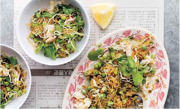 Ginger-scallion crab and crispy vermicelli stir-fry