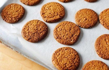 Ginger snap biscuits