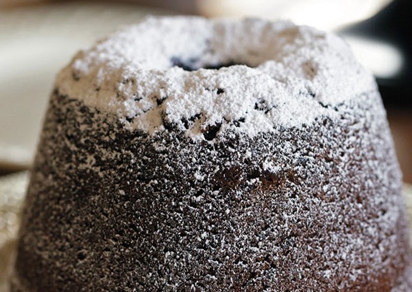 Ginger spice cake with dried cherries