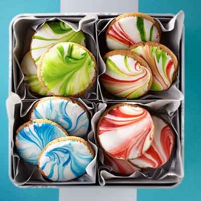 Ginger spice cookies with royal icing