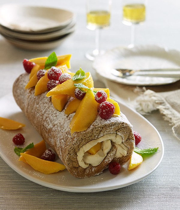 Ginger sponge roulade with mango-ripple cream