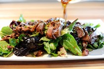 Ginger steak salad