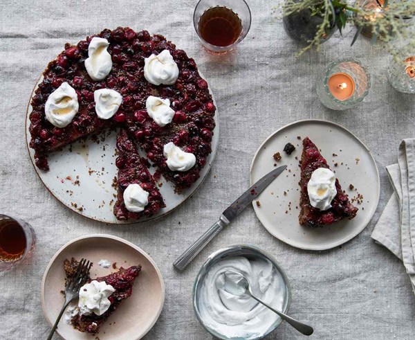 Gingerbread and cranberry tart (accidentally vegan)