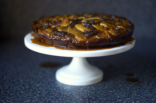 Gingerbread apple upside-down cake