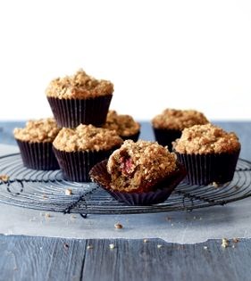 Gingerbread blackberry muffins