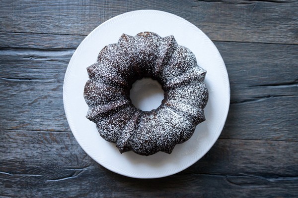 Gingerbread bundt cake with lemon curd