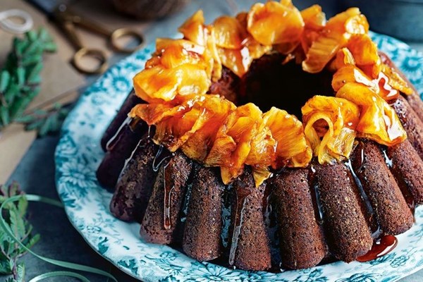 Gingerbread cake with tipsy pineapple