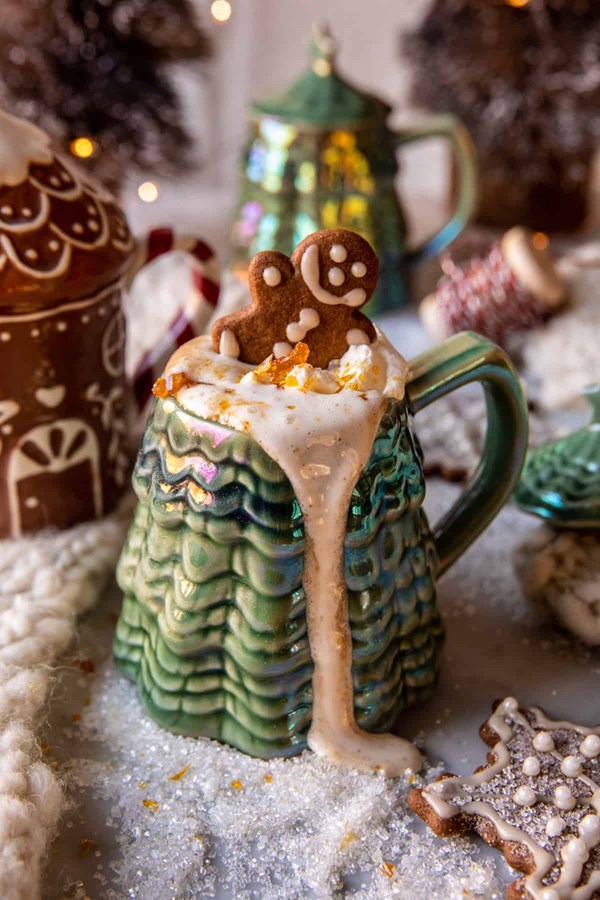 Gingerbread chai brûlée latte