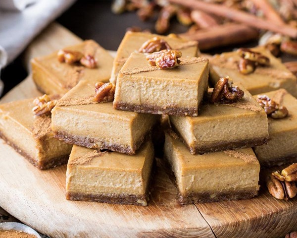 Gingerbread cheesecake bars
