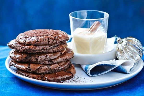 Gingerbread chocolate meringue cookies with warm brandy custard