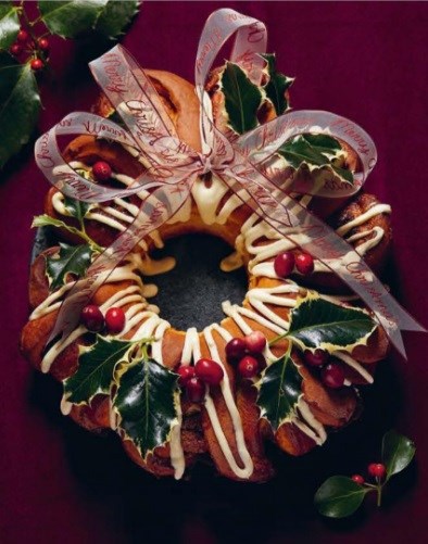 Gingerbread cinnamon roll wreath