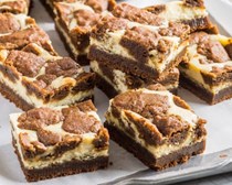 Gingerbread cookie cheesecake bars
