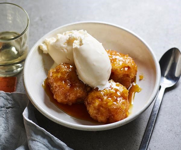 Gingerbread dumplings in syrup