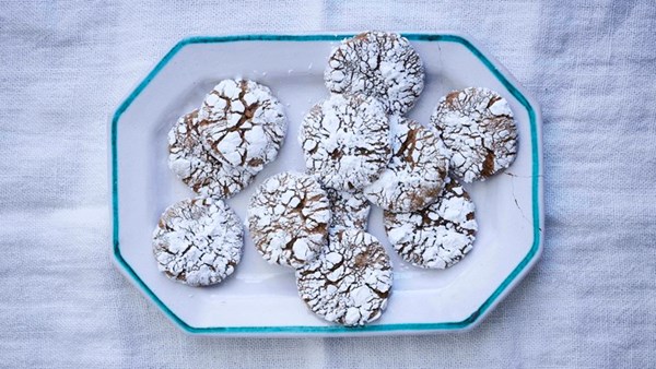 Gingerbread-espresso crinkle cookies