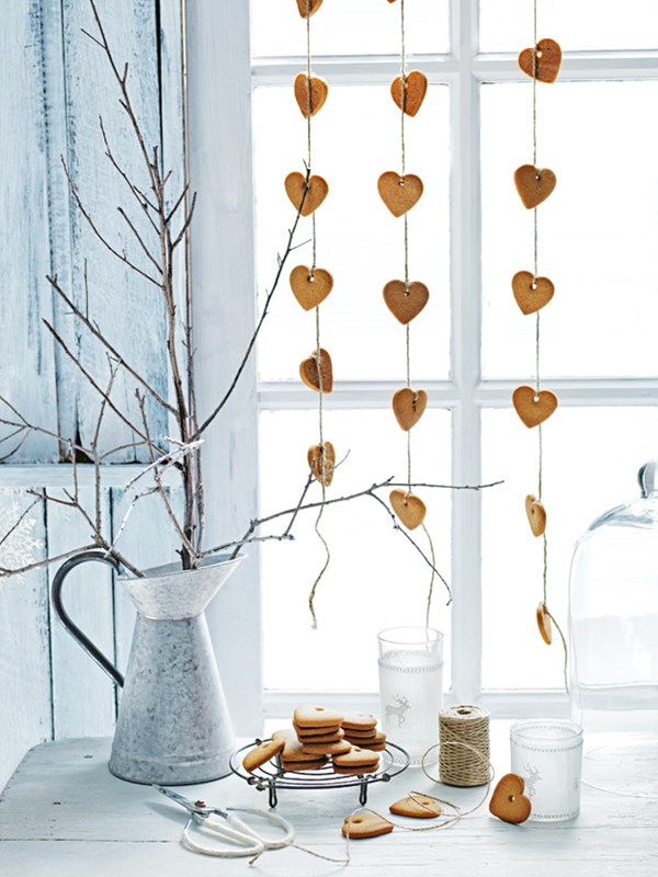 Gingerbread heart garland