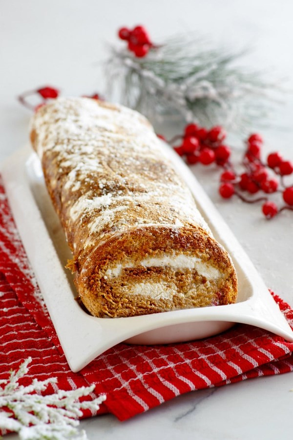 Gingerbread ice cream roll
