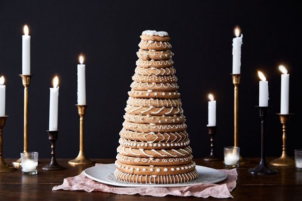 Gingerbread kransecake