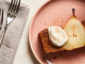 Gingerbread loaf with poached pears [aquafaba whipped cream]
