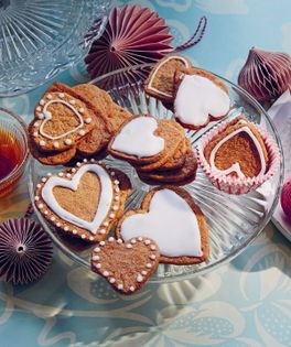 Gingerbread love tokens
