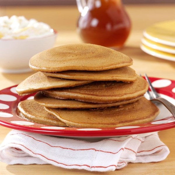 Gingerbread pancakes with banana cream