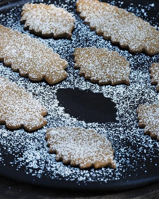 Gingerbread pinecones