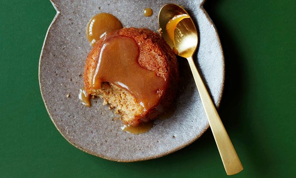 Gingerbread pudding with caramel sauce