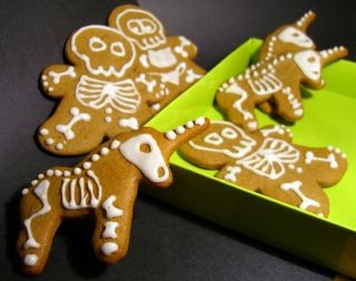 Gingerbread skeletons