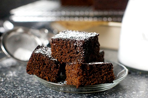 Gingerbread snacking cake