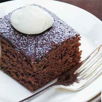 Gingerbread squares with honey-mascarpone cream