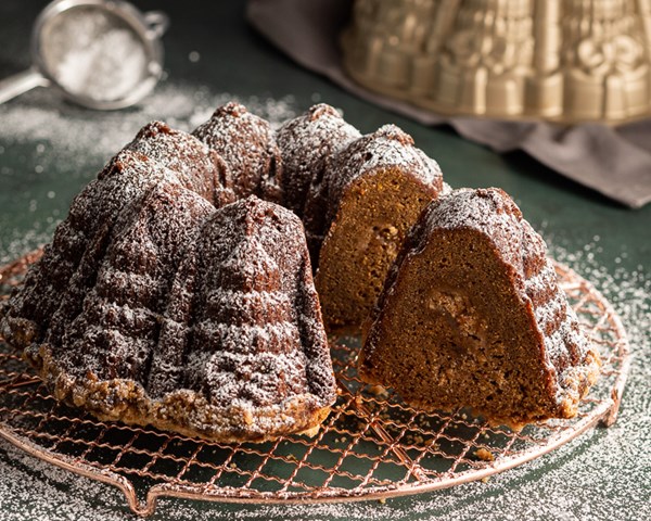 Gingerbread streusel bundt cake